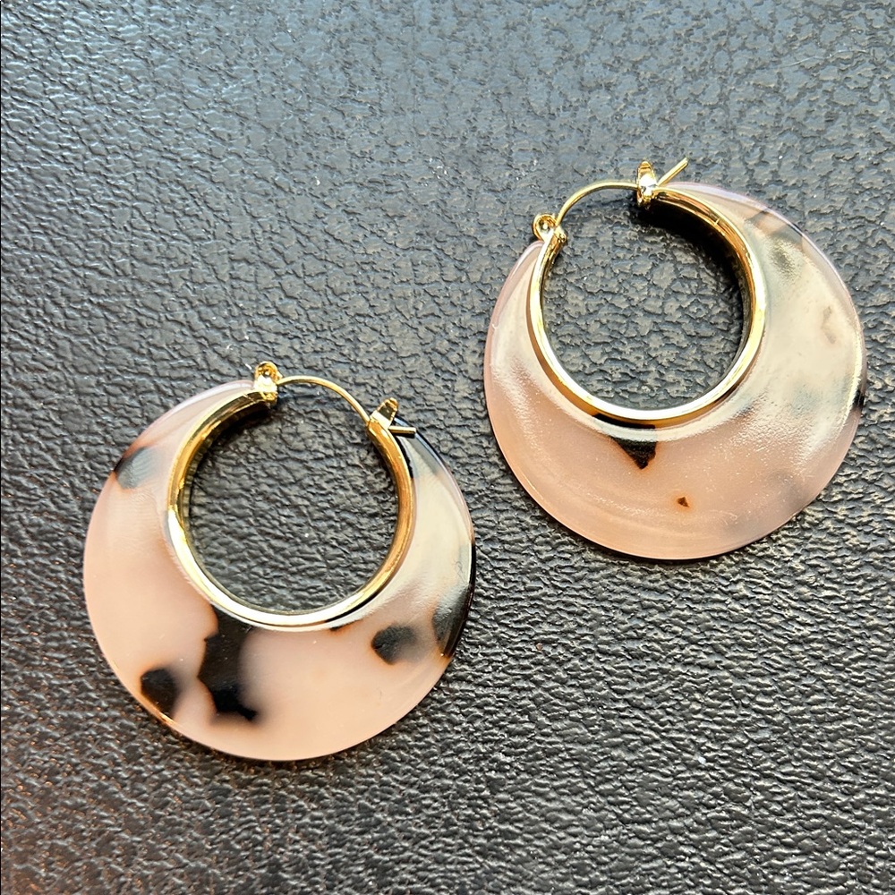 Tortoise Shell Hoop Earrings - Picture 6 of 6
